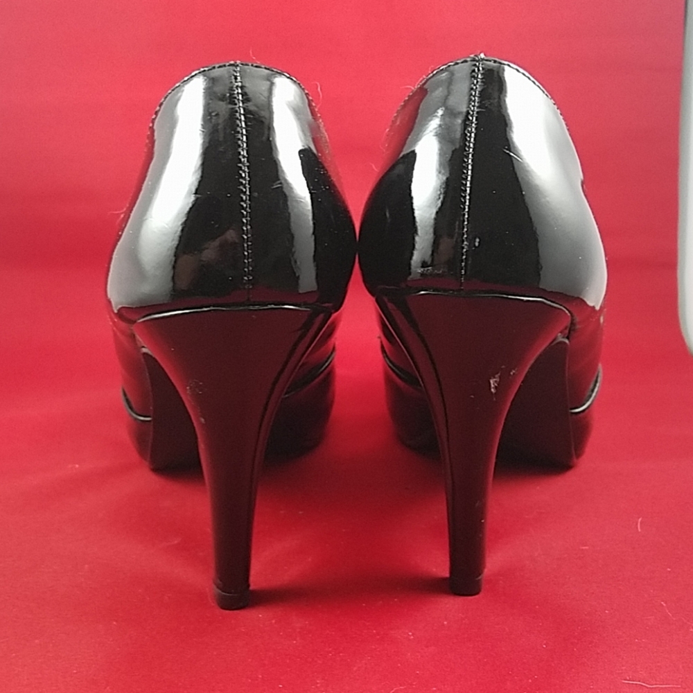 Heels - Picture 4 of 4